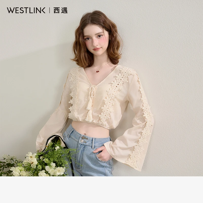0319西遇法式v领衬衫女2025年春夏新款喇叭袖薄款镂空短款上衣