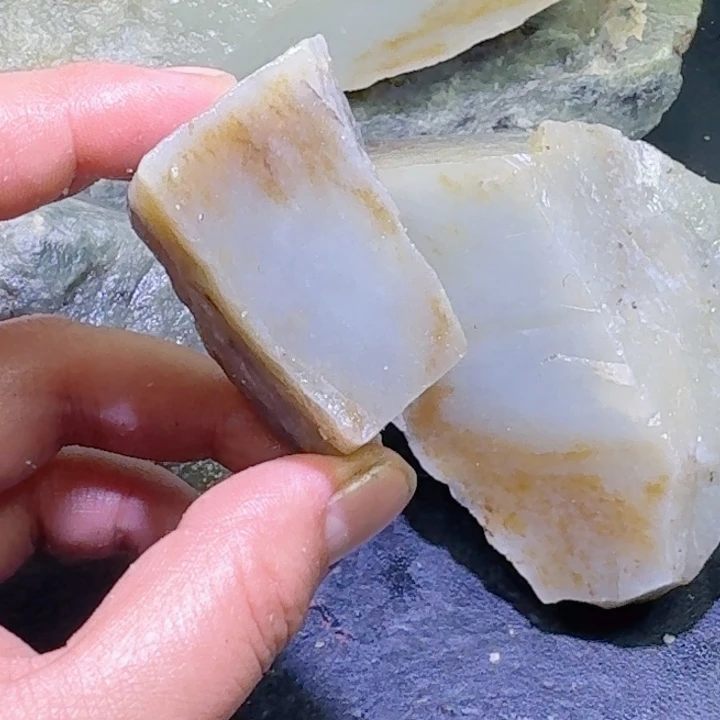 和田玉未镶嵌珠宝半成品