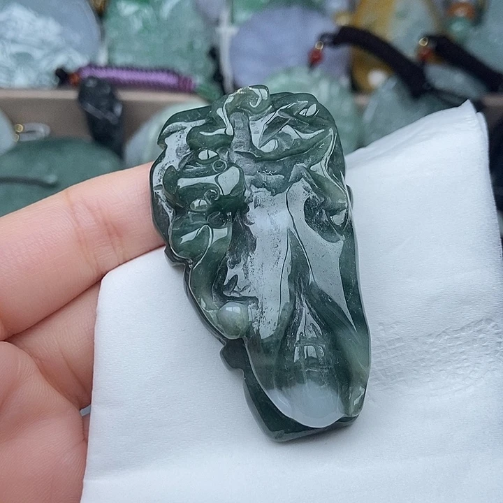 翡翠未镶嵌颈饰翡翠