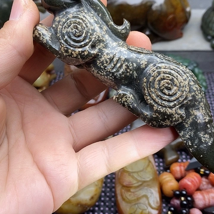 未镶嵌蛇纹石玉颈饰