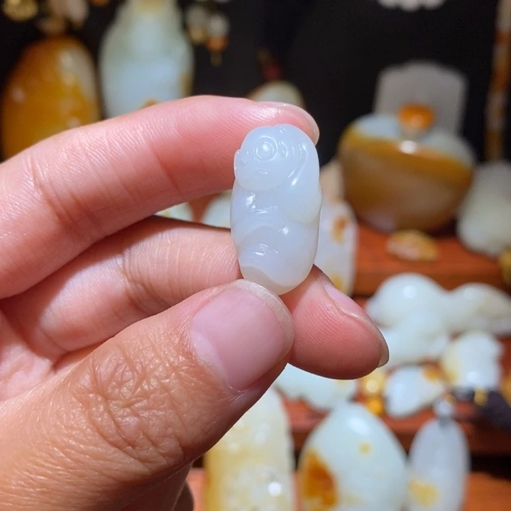 哪***吒和田玉未镶嵌颈饰