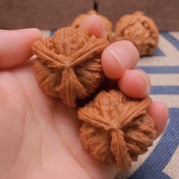 吊坠文玩核桃三棱