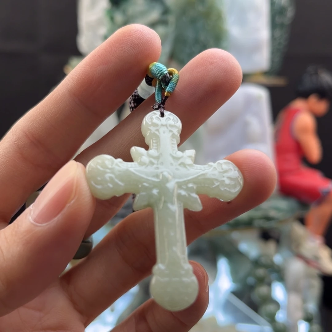 翡翠未镶嵌颈饰十字架