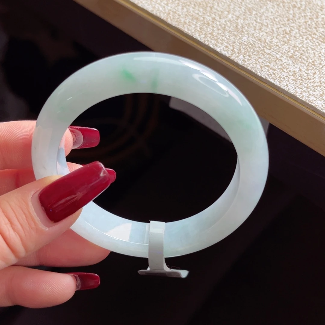 翡翠手镯未镶嵌手镯