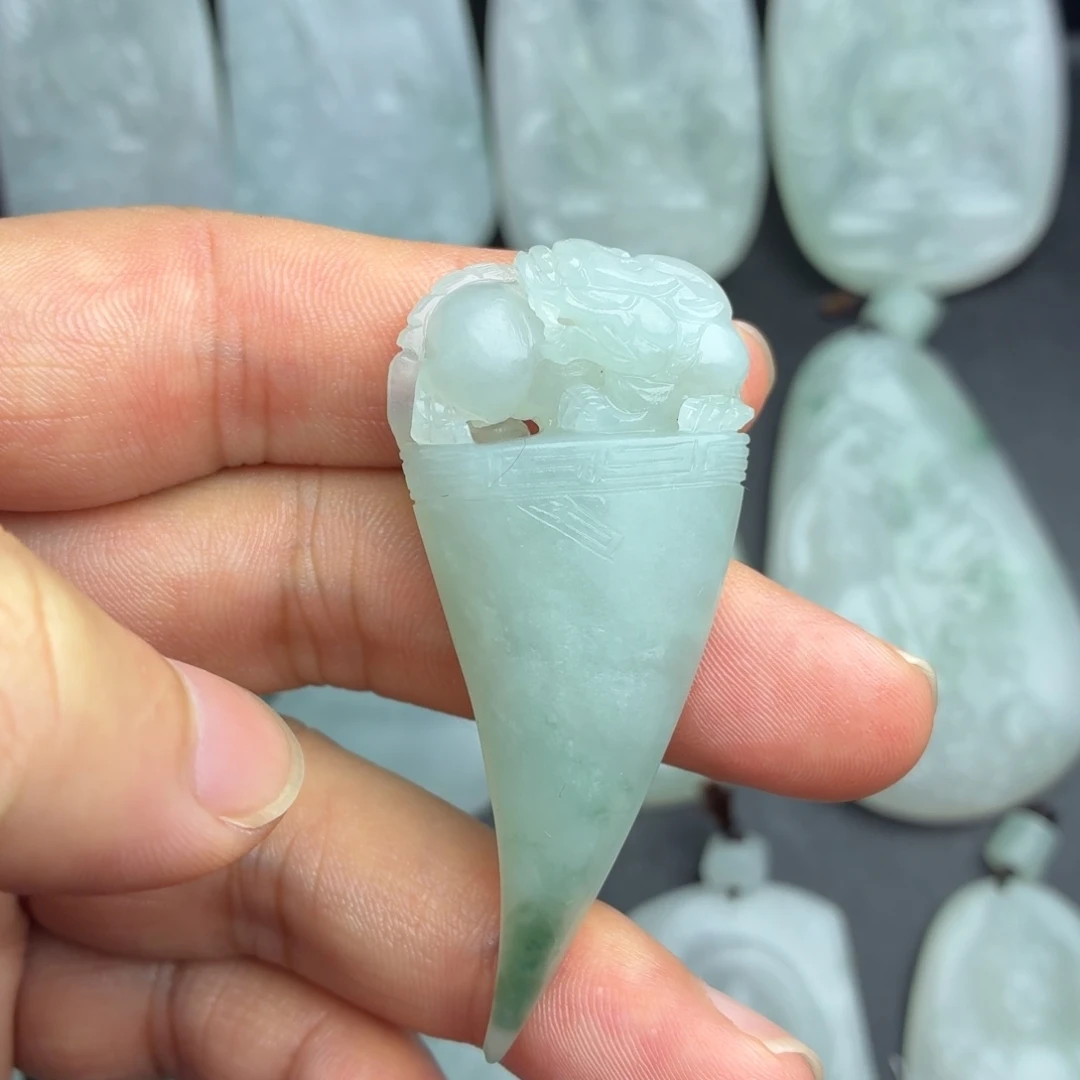 定制翡翠未镶嵌龙牙