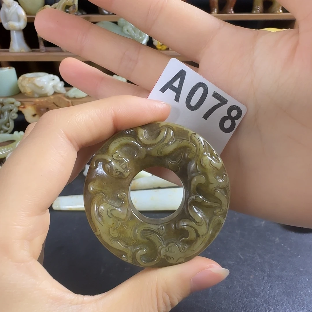 透闪石质玉未镶嵌挂件