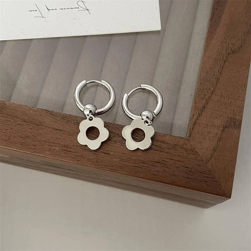 铜合金锆石耳饰 美拉德 镂空金属小花耳环冷淡风简约时尚百搭耳扣