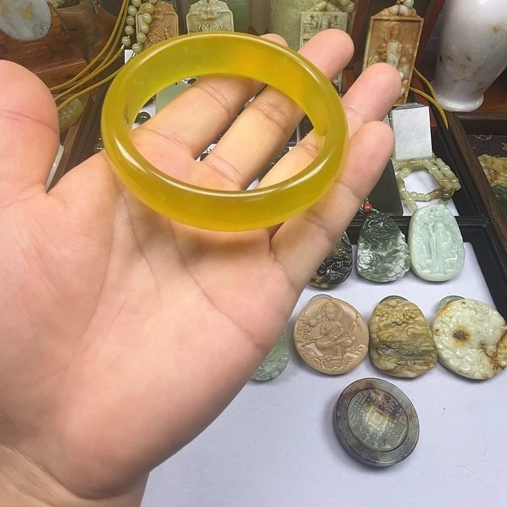 岫玉未镶嵌吊坠(赠链)