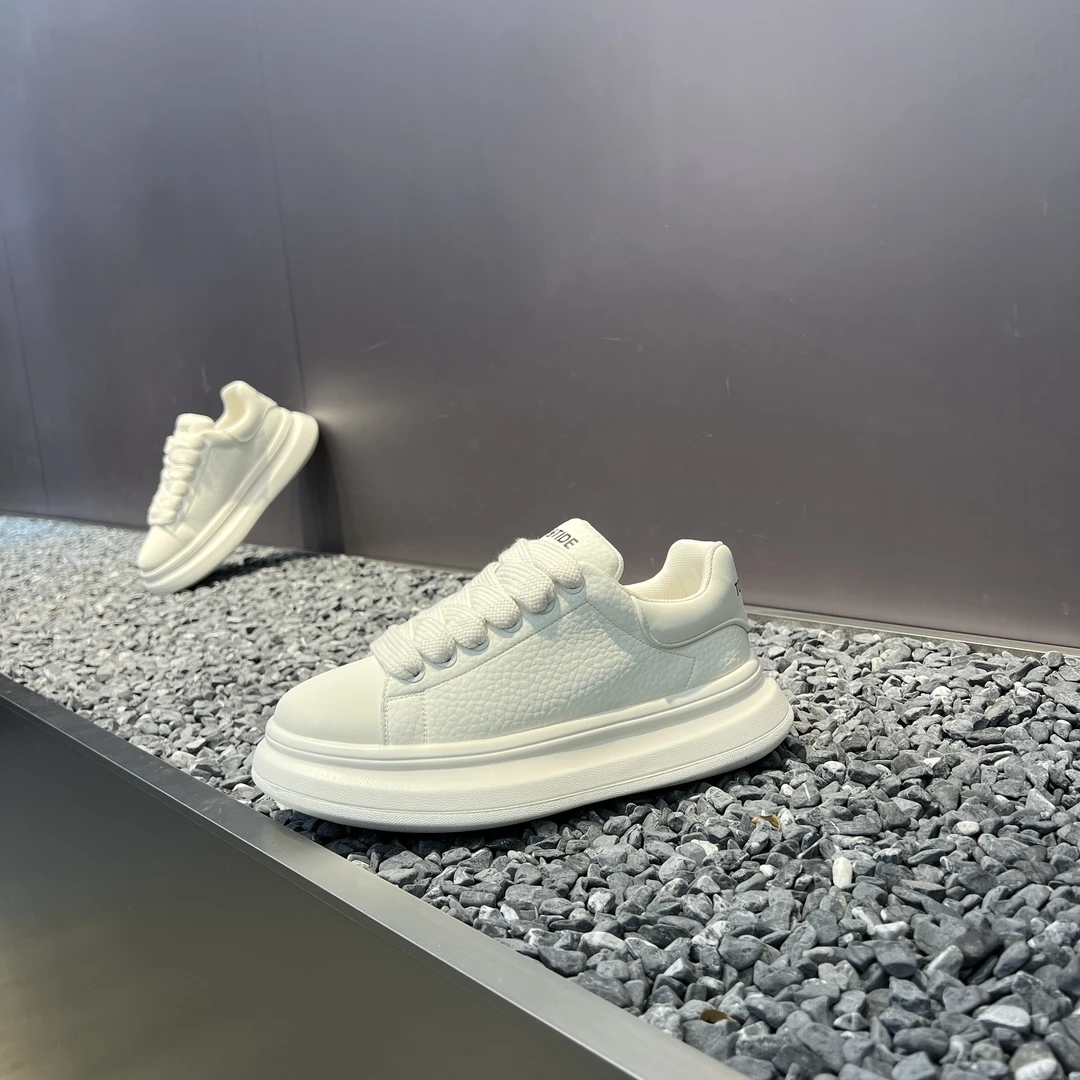 2025广州秋冬爆款皮面青春潮流增高厚底软面休闲时尚潮流男士板鞋