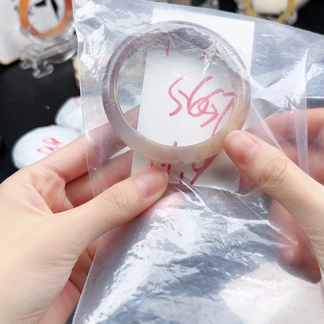 未镶嵌手镯石英质玉1.34