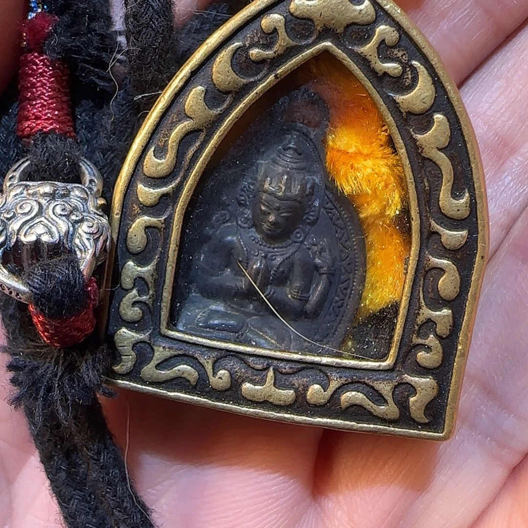 小年份嘎乌盒里边有个四臂擦模