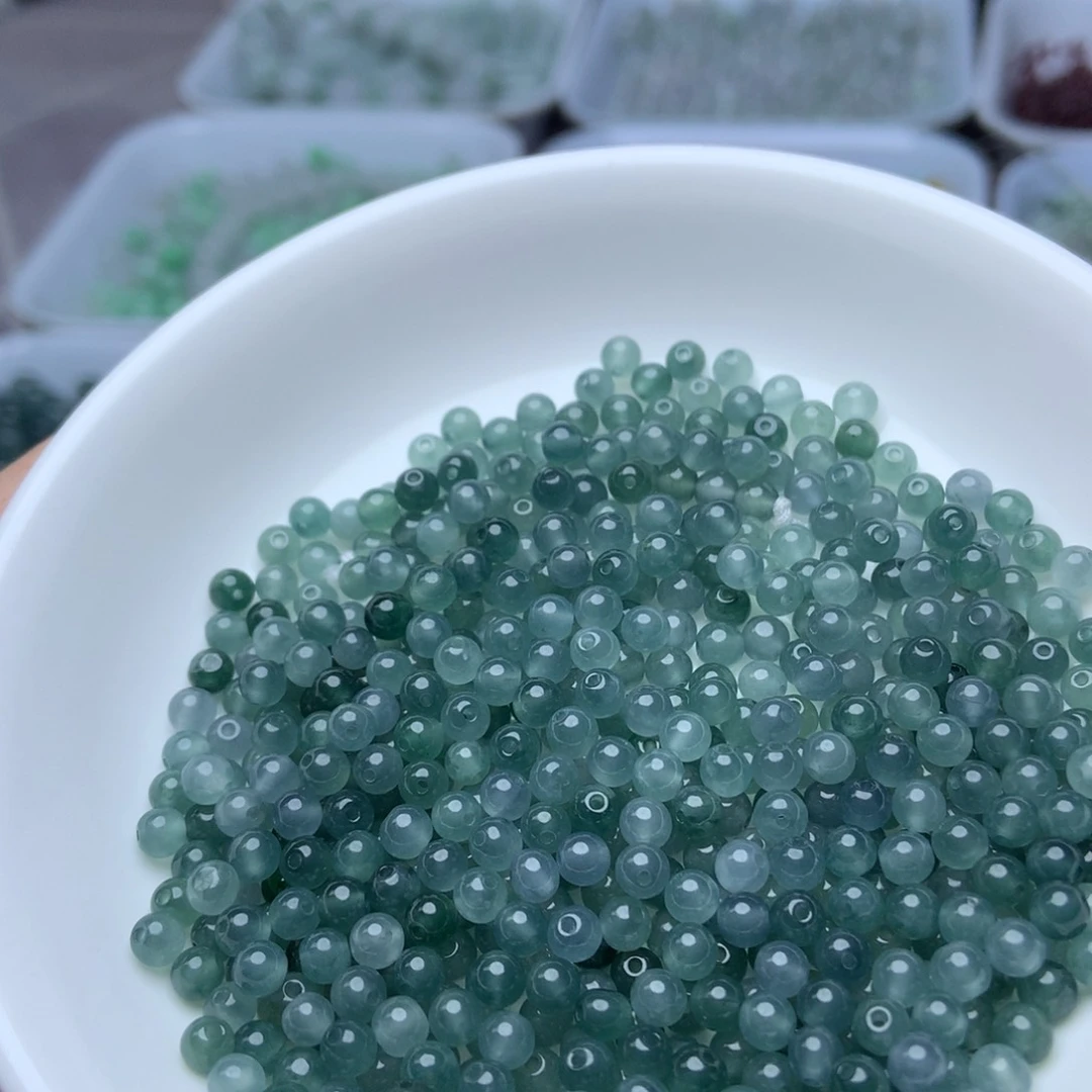 散珠翡翠卡3.8的冰蓝水小米珠50个
