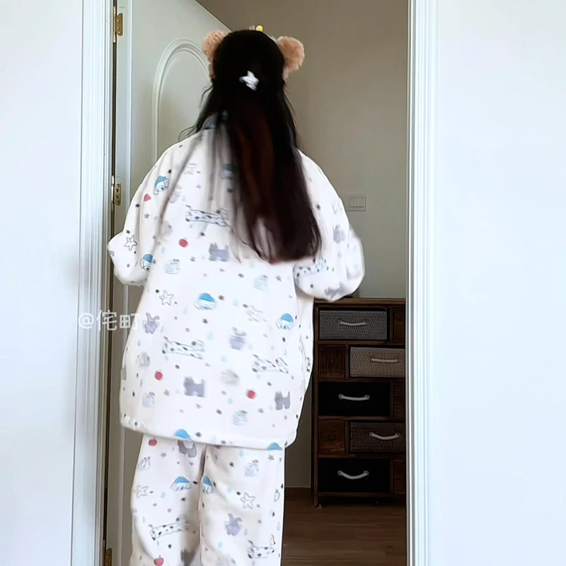 侘町2025新款淋雨小猫咪法兰绒秋冬长袖睡衣女保暖休闲家居服套装