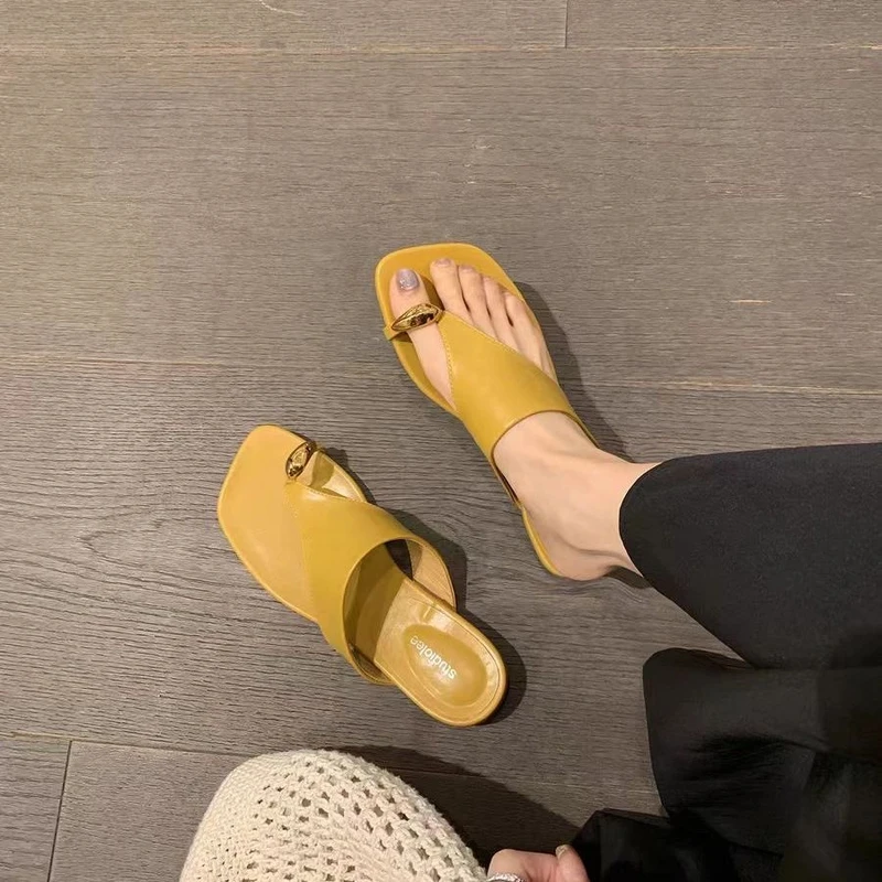 日常休闲百搭款2025年夏季新款时髦金属套趾方头小低跟凉拖鞋银色