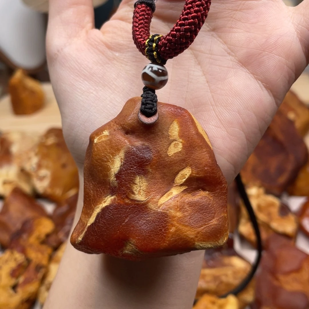 未镶嵌琥珀珠宝奇石