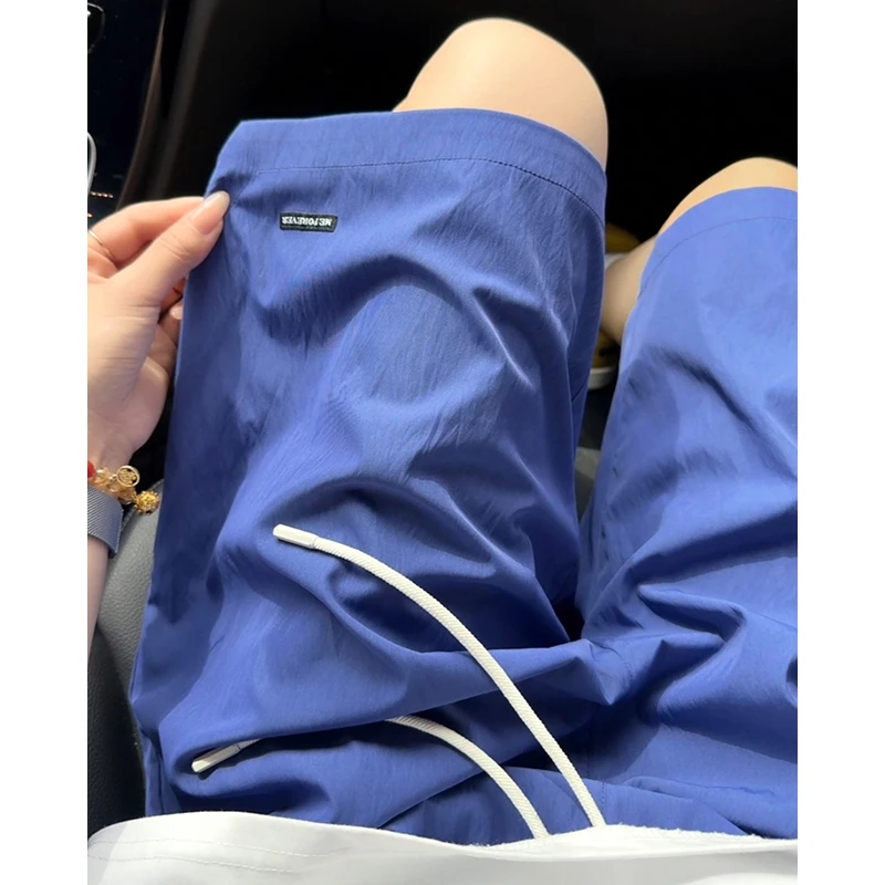 蓝色多巴胺冰丝速干沙滩短裤男夏薄款潮牌家居不过膝4四分凉裤子