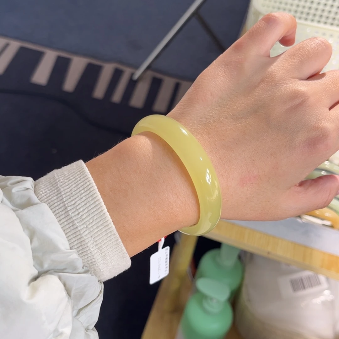 和田玉未镶嵌手镯  「黄口」公主镯 贴手