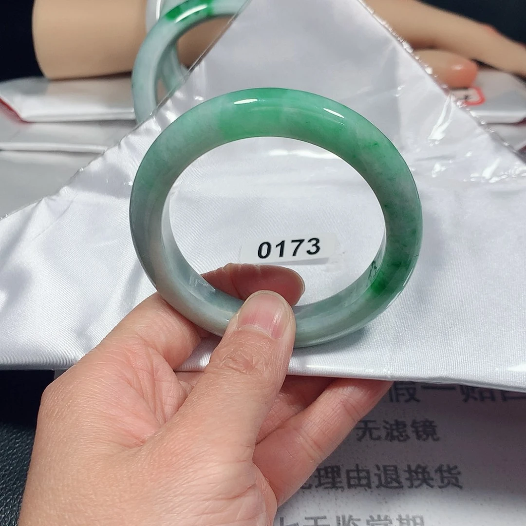 翡翠手镯未镶嵌天然缅甸A货翡翠手镯