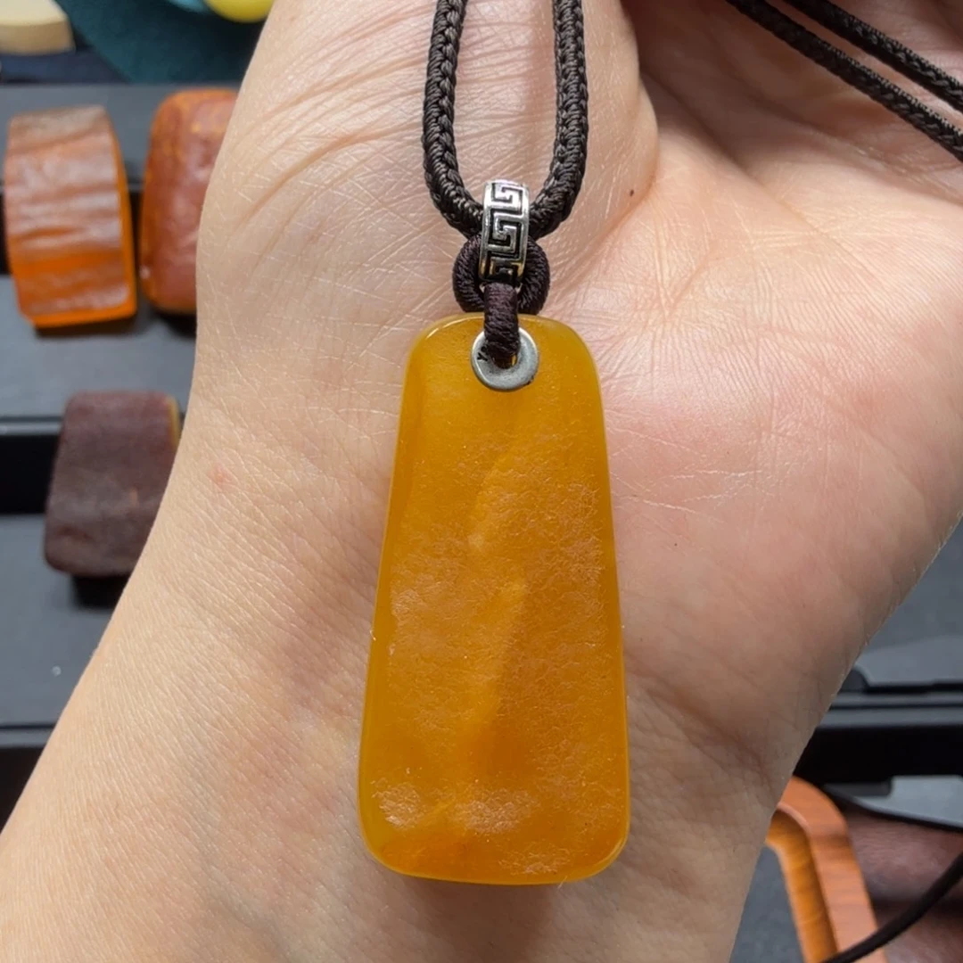 未镶嵌吊坠(赠链)琥珀