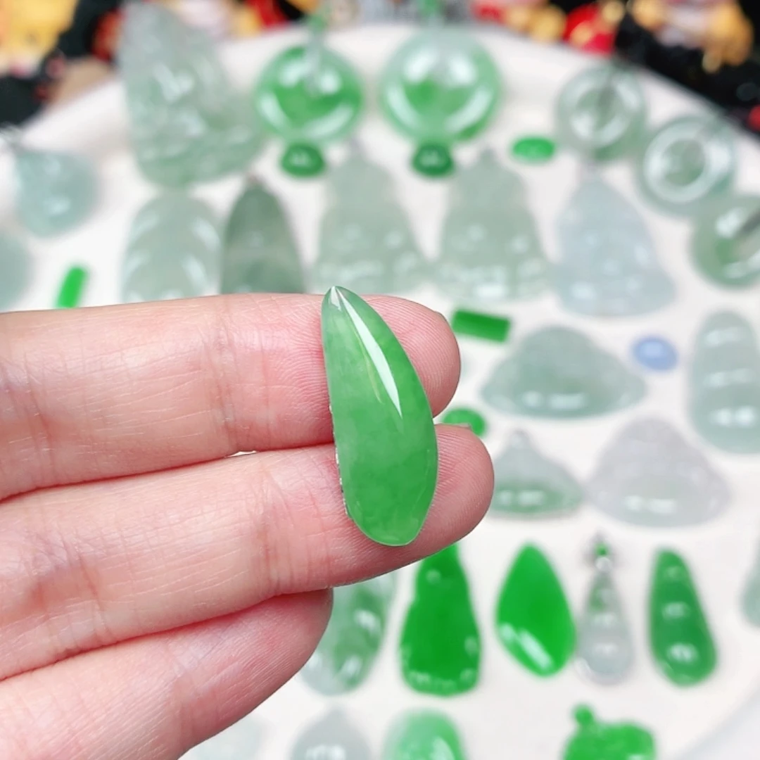 翡翠未镶嵌颈饰缅甸天然A货翡翠