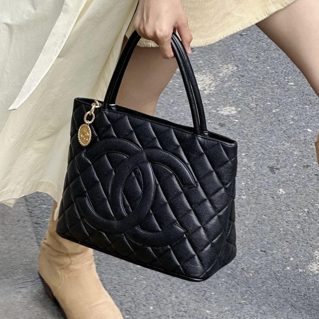 99新 Chanel/香奈儿 黑金鱼子酱希尔顿单肩手提包