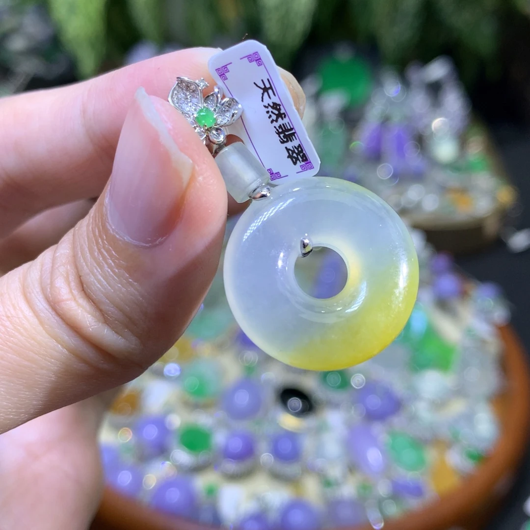 颈饰18K金镶嵌翡翠