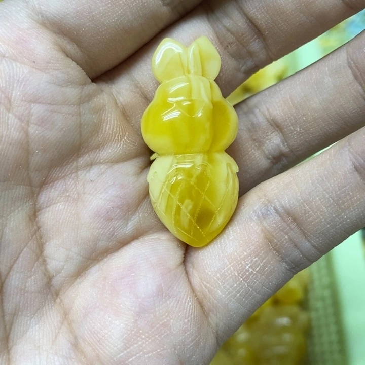 蜜蜡未镶嵌裸石吊坠