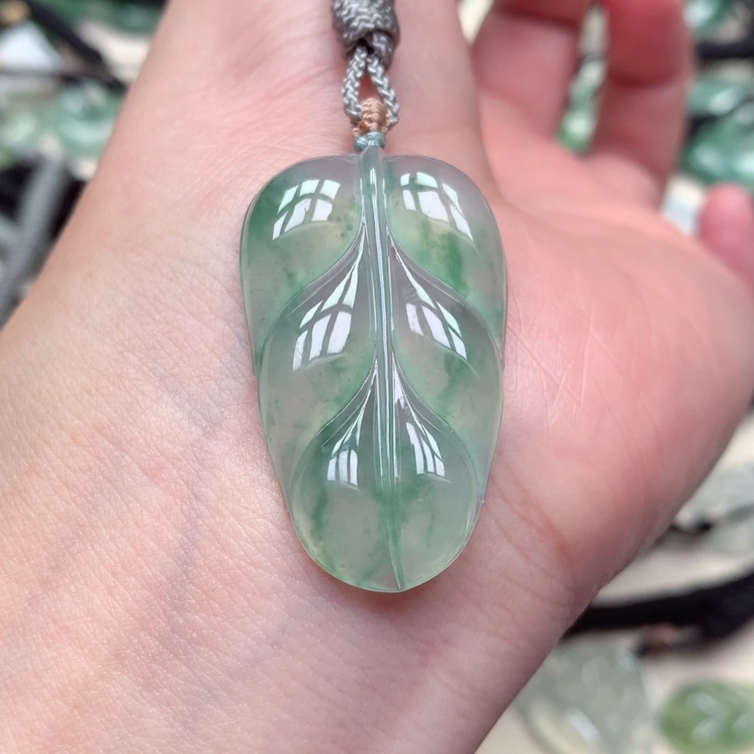 万***芸翡翠未镶嵌颈饰叶子