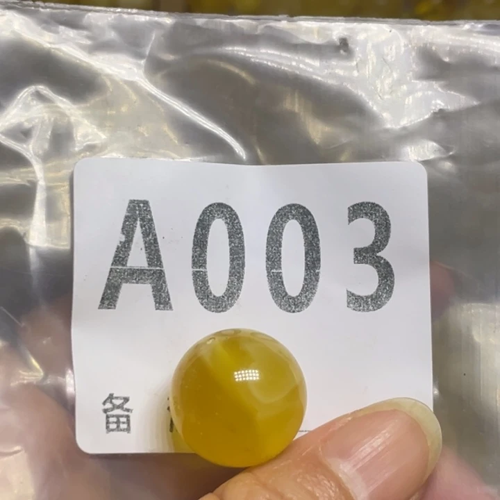 琥珀未镶嵌裸石微瑕17.9