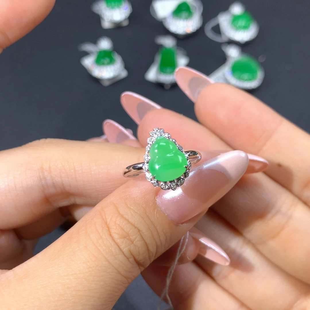 翡翠戒指18K金镶嵌翡翠