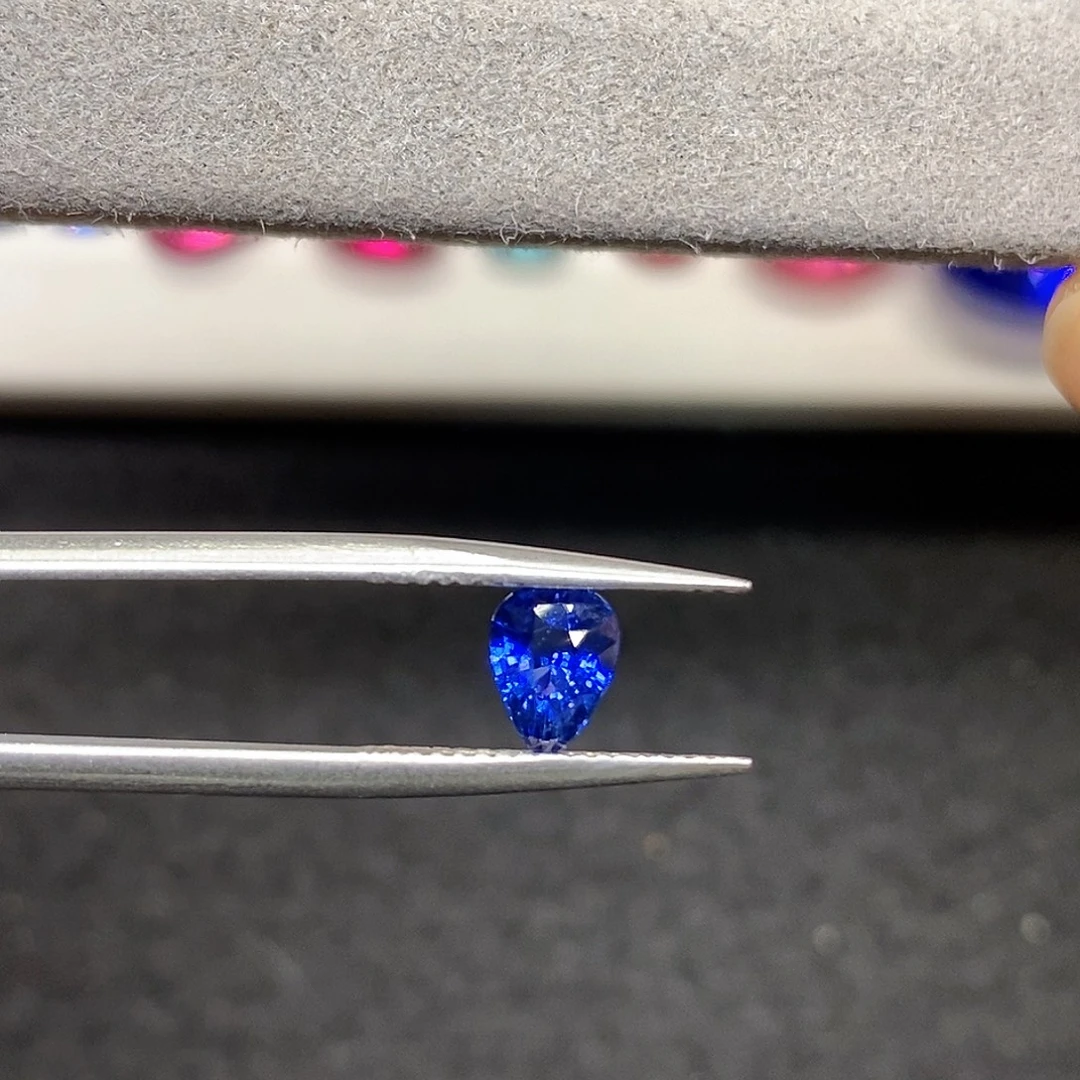 蓝宝石裸石1.03克拉天然全净玻璃体满火彩皇家蓝蓝宝石