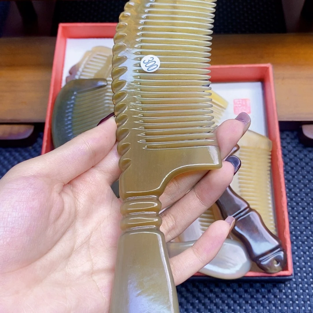 纯手工制作纯牛角梳子a****n