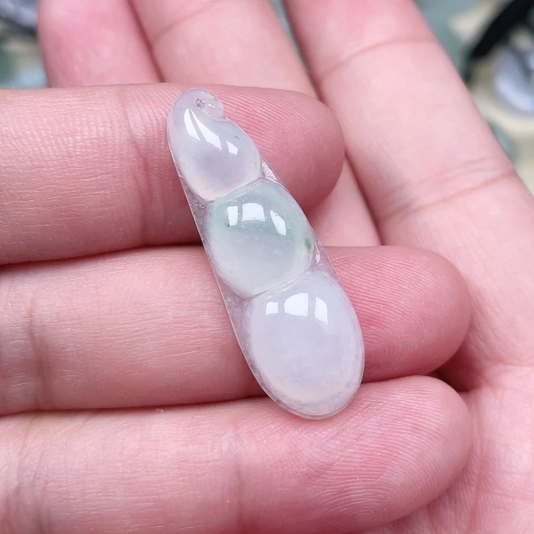 翡翠未镶嵌颈饰豆子