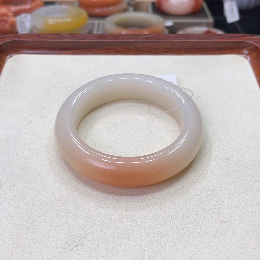 未镶嵌手镯石英岩玉