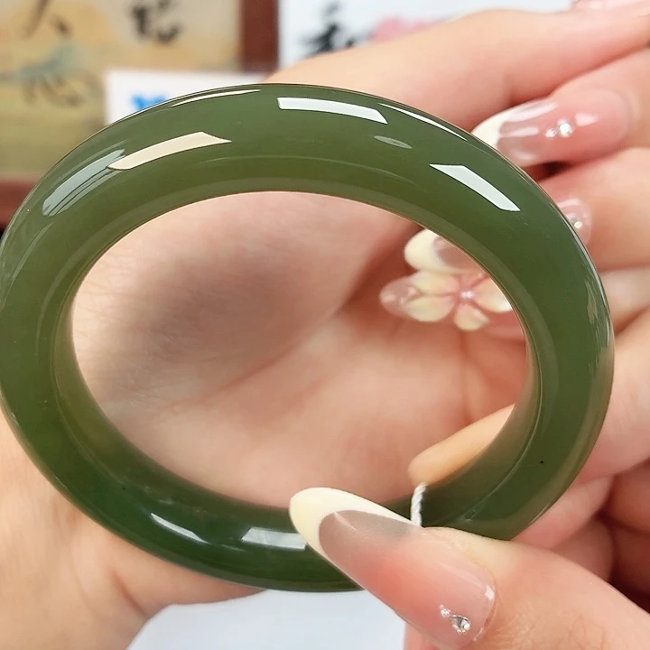 和田玉未镶嵌手镯