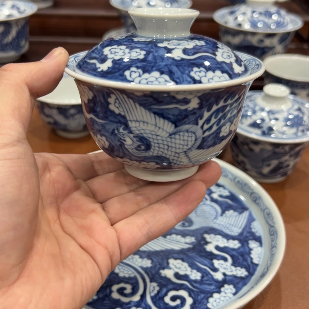 手绘青花蓝底凤求凰盖碗