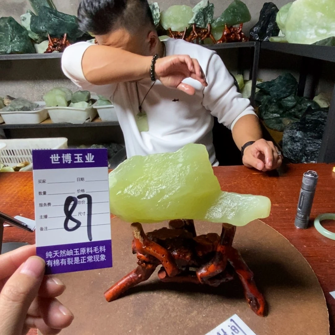 森***林蛇纹石玉未镶嵌岫玉原石
