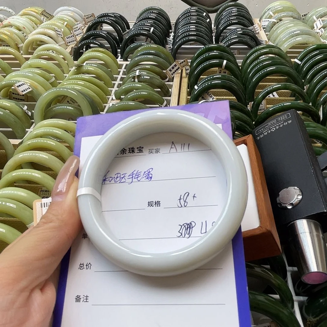 未镶嵌手镯和田玉