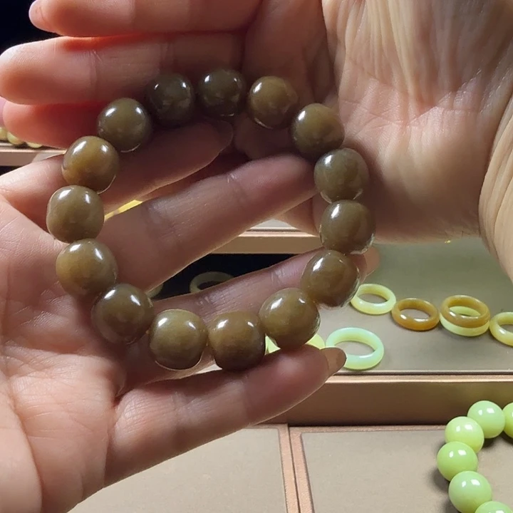 奋***味和田玉（糖玉）未镶嵌手链