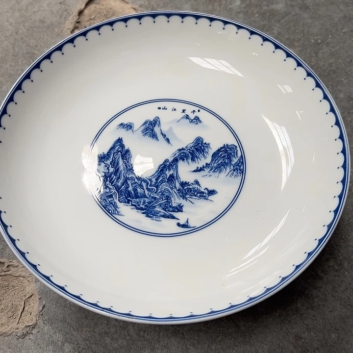 正***风青花山水高脚果盘一个