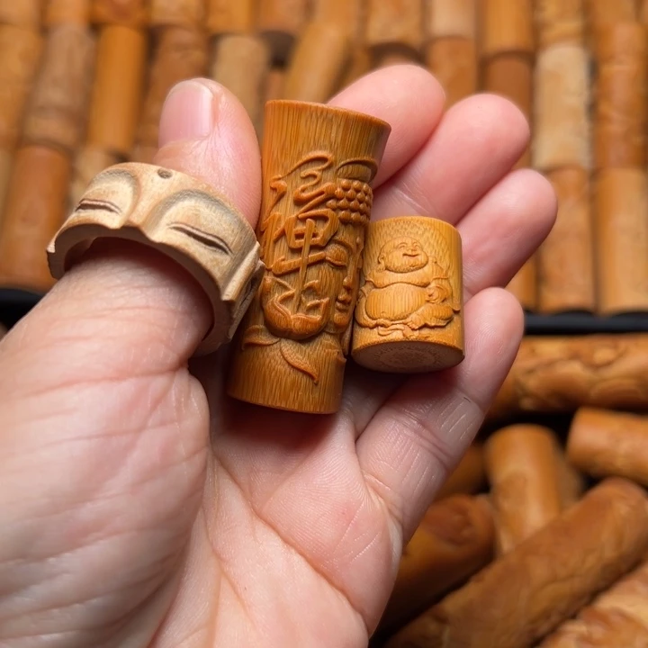 旺***～实心竹雕刻手把件