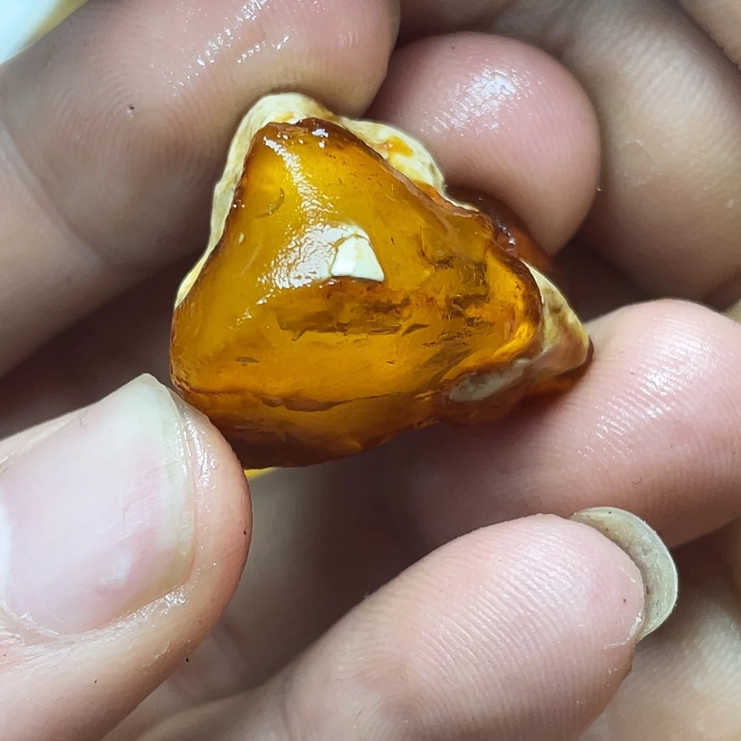 未镶嵌定制琥珀是**?