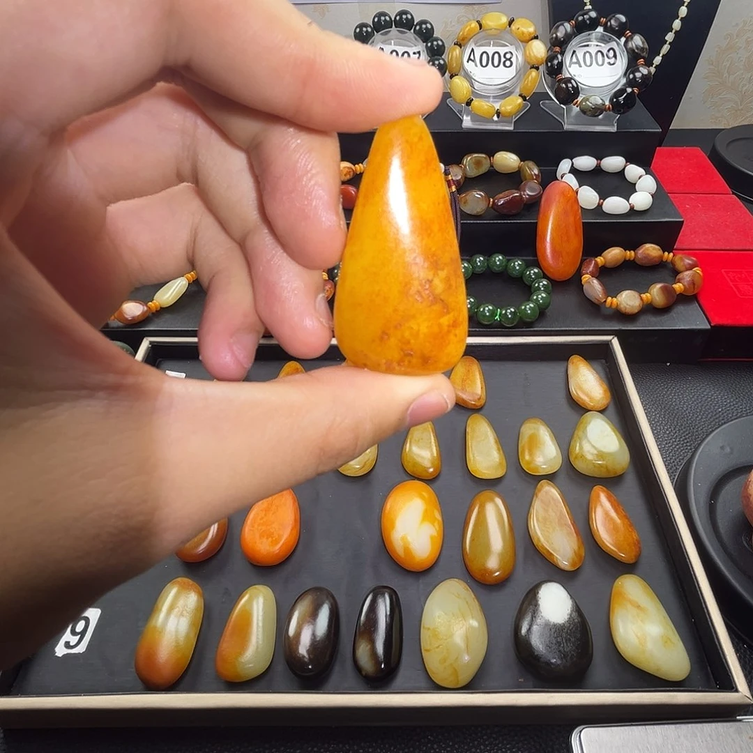 和田玉未镶嵌吊坠(赠链)