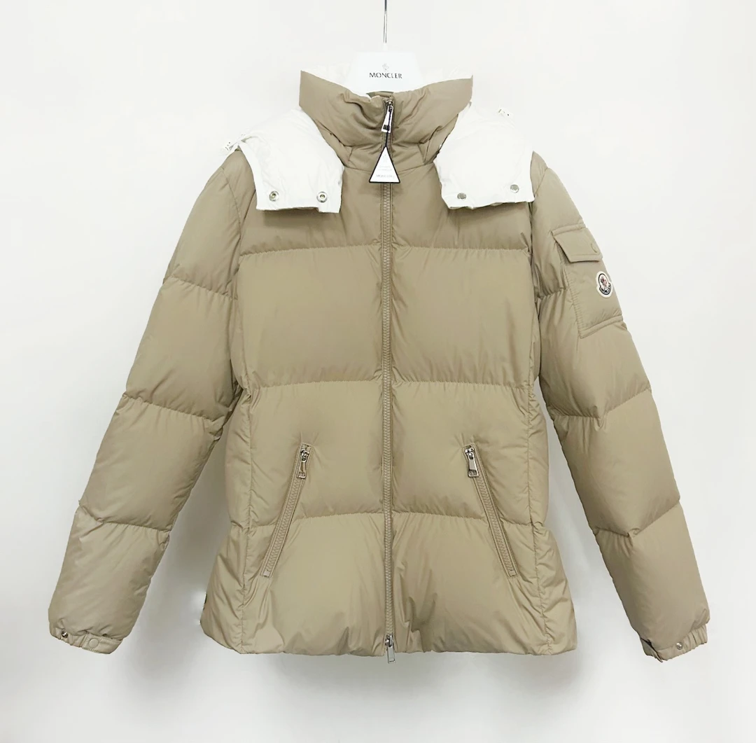 未使用 MONCLER 25 FOURMINES 卡其色毛毡Logo羽绒服1A00101
