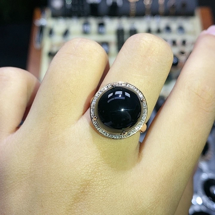 18K金镶嵌戒指翡翠凉****享蛋面