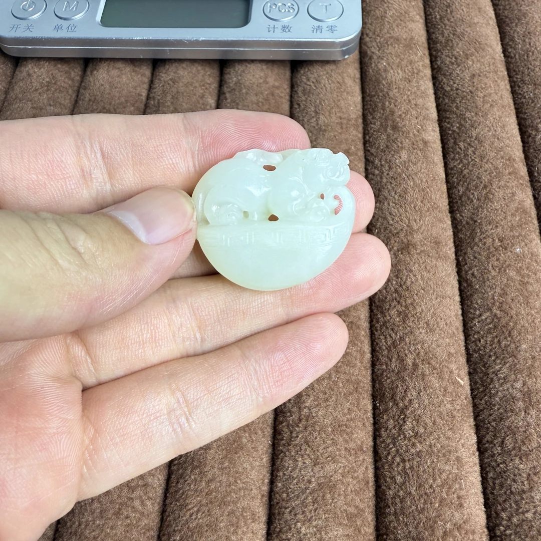 和田玉俄籽貔貅挂件