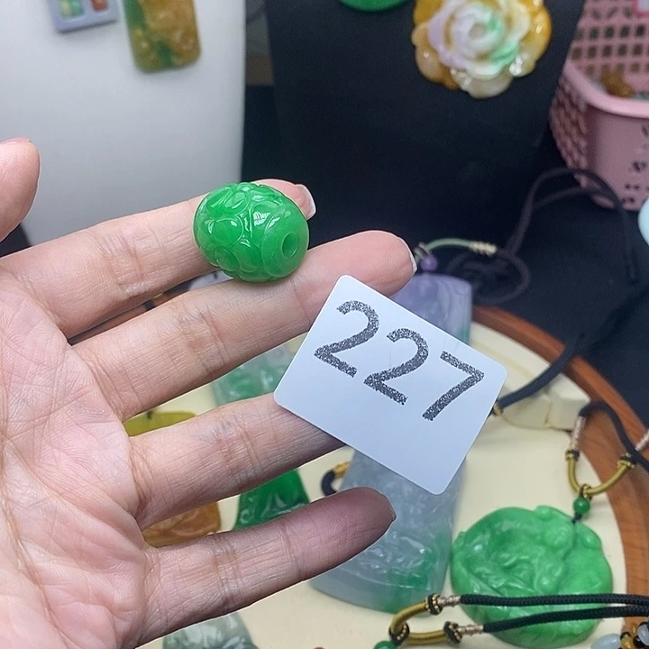 吊坠(赠链)未镶嵌翡翠