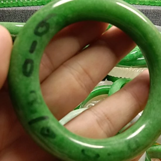 摩****未镶嵌挂件翡翠翡翠