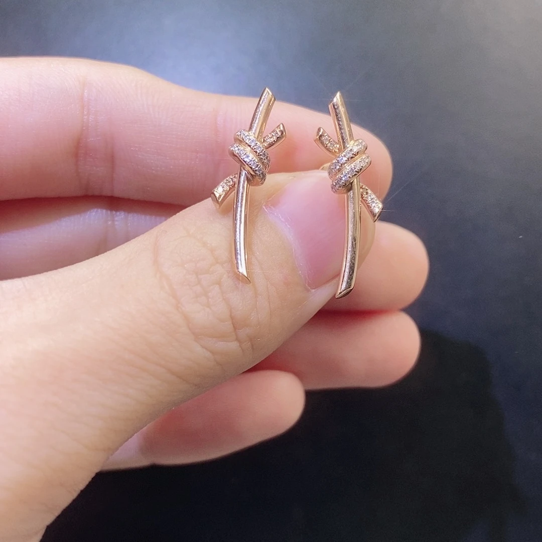 钻石耳饰18K金镶嵌绳结耳针K玫