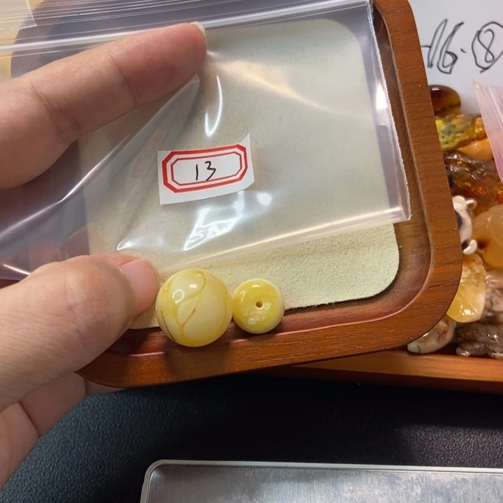 A***瑟琥珀未镶嵌珠宝奇石